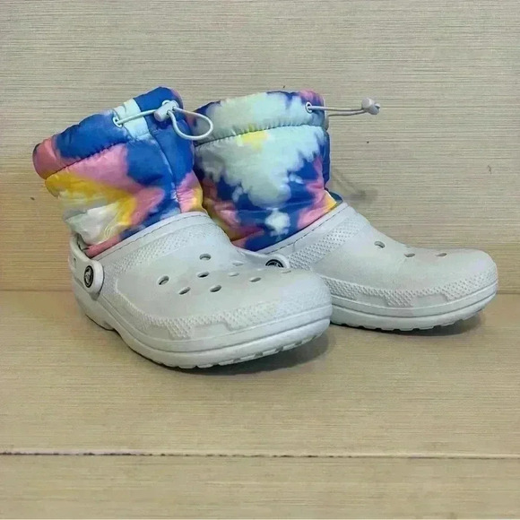 Women’s Crocs Classic Lined Neo Puff Boot Tie Dye White/Pink/Blue SizeW7 - Picture 4 of 9